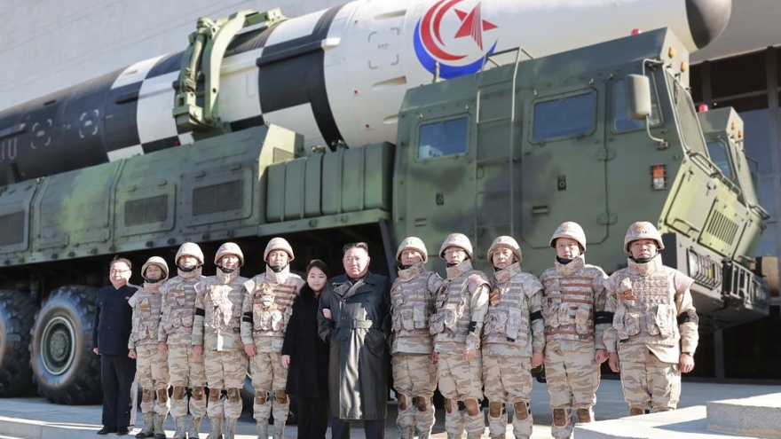 Nhà lãnh đạo Triều Tiên thị sát các nhà máy vũ khí lớn